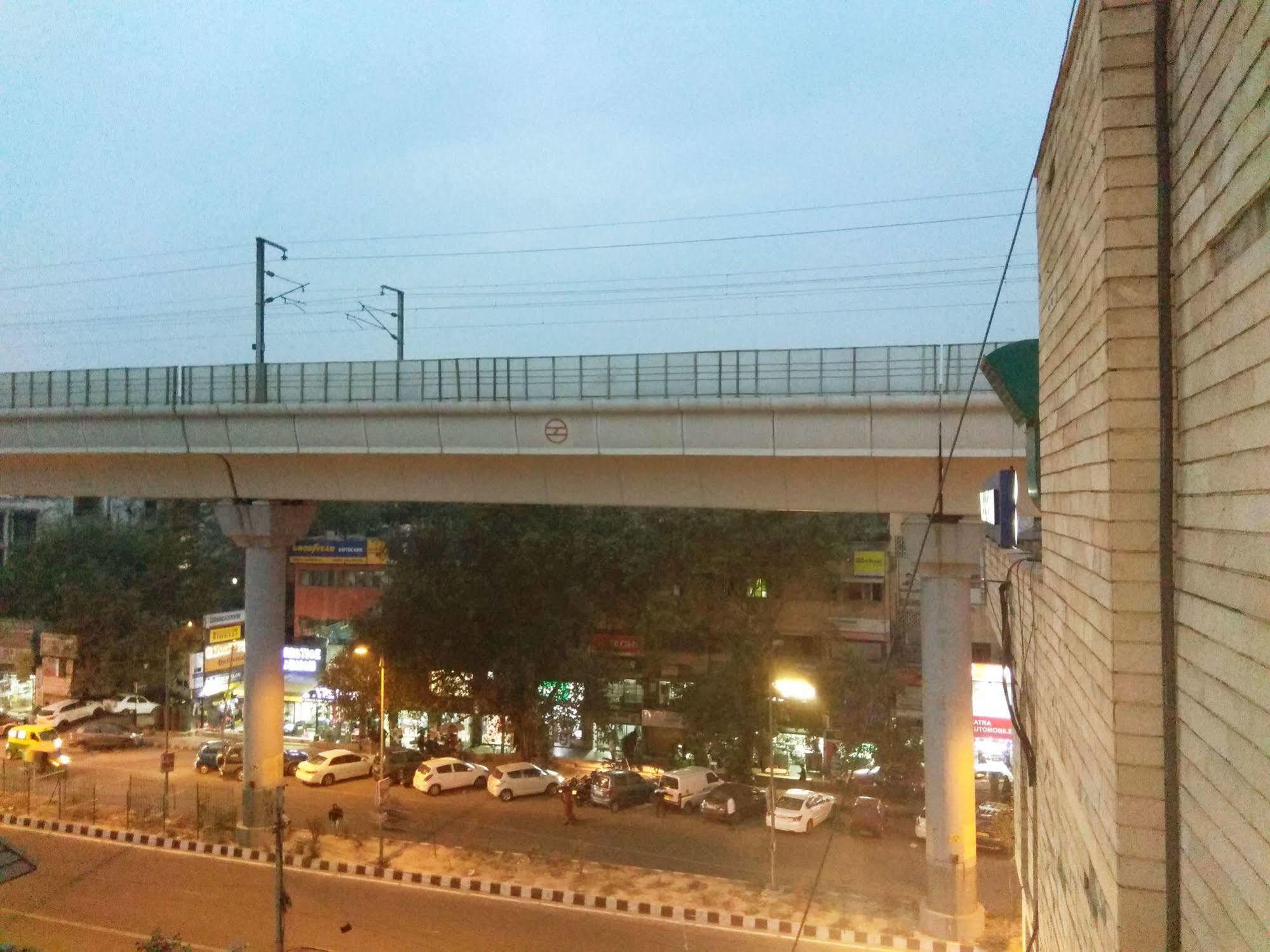 The Legend Inn Delhi Нью-Дели Экстерьер фото